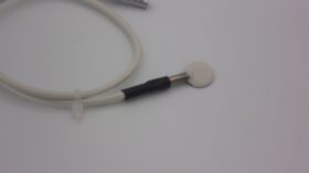 detail-dune-sonde-pt100-de-surface-monte-sur-un-disque-en-inox-et-protege-par-une-resine-ave-un-connecteur-lemo-miniature-en-sortie-scaled-5.jpg